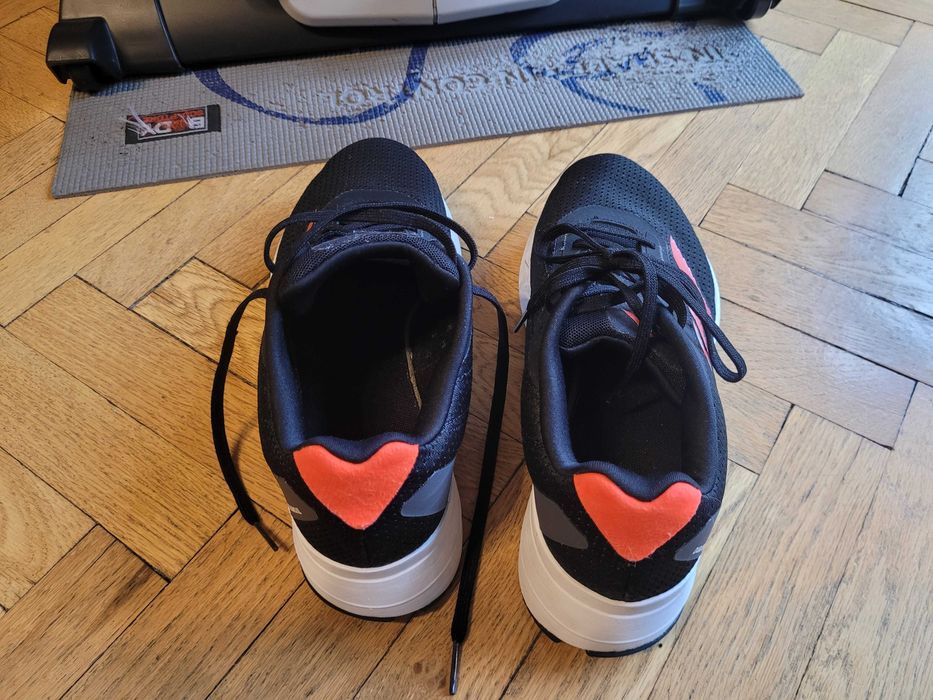 Продавам маратонки Adidas, 42 номер
