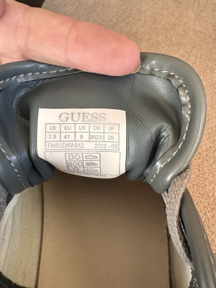 Мъжки обувко guess