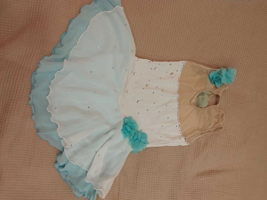 Рокля за фигурно пързаляне