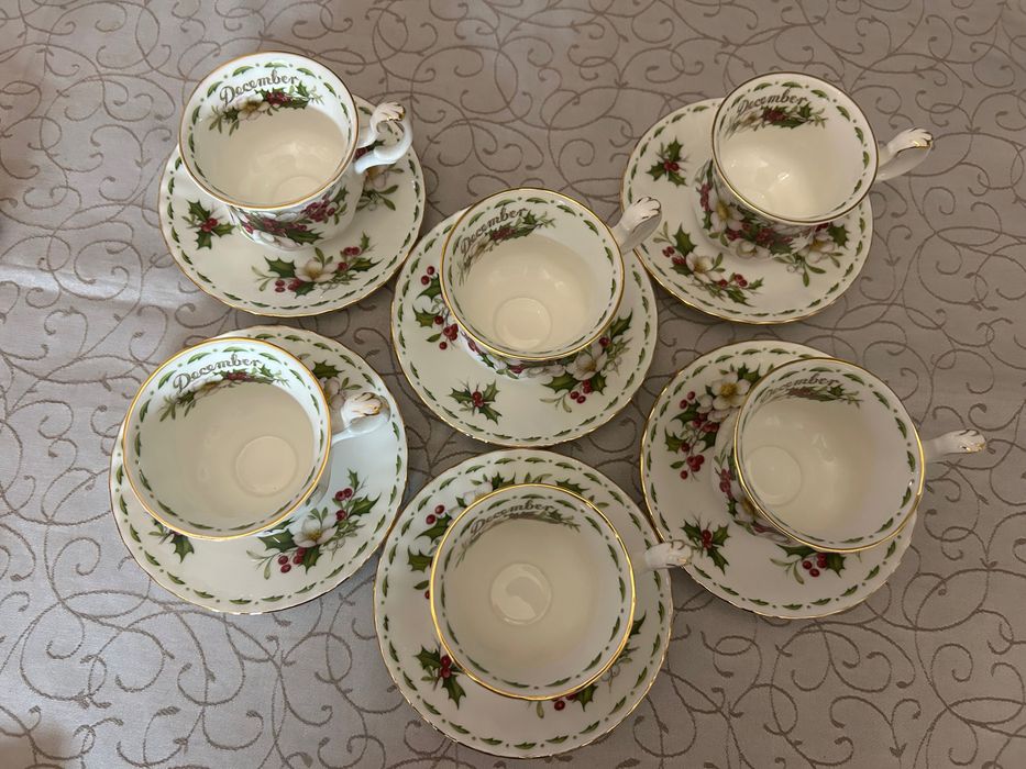 Сет за кафе Royal Albert 
Порцеланова фигура Sweet Holly