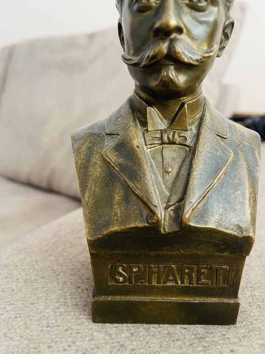 Statuie originala Spiru Haret