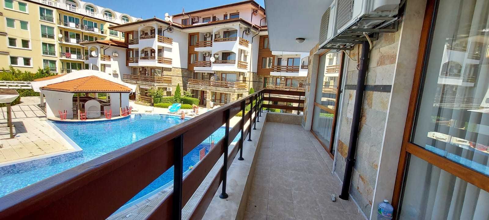 Тристаен апартамент, първа линия и гледка море, к-с Робинзон Бийч
