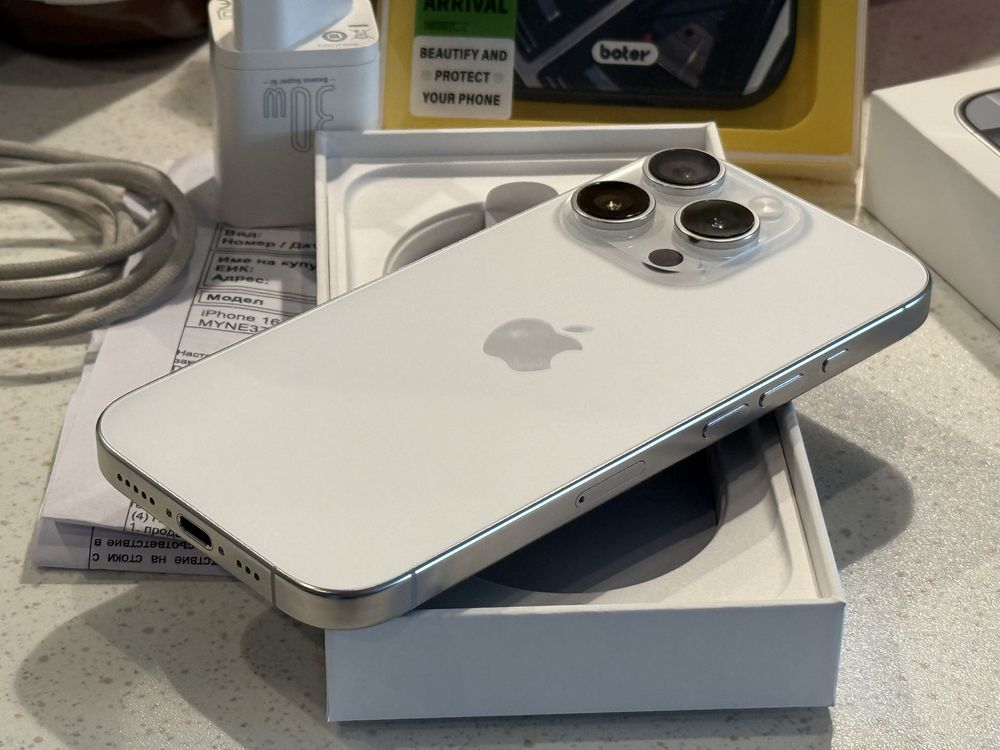 iPhone 16 Pro 128GB White Titanium – Като НОВ с 30 Месеца Гаранция.