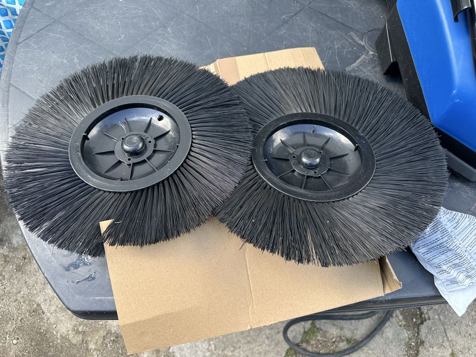 Акулуматорна  и  механична метла