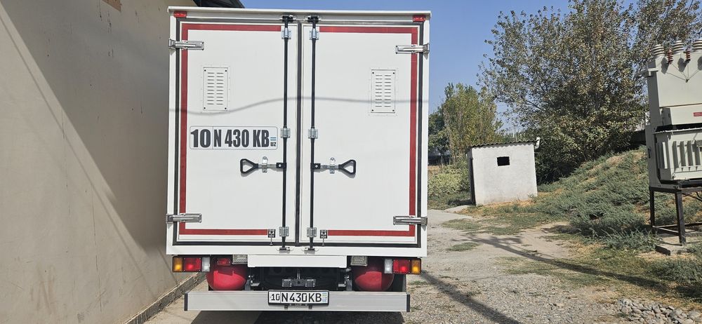 Isuzu sotiladi gaz bor 70/30 yangi salondan uyga