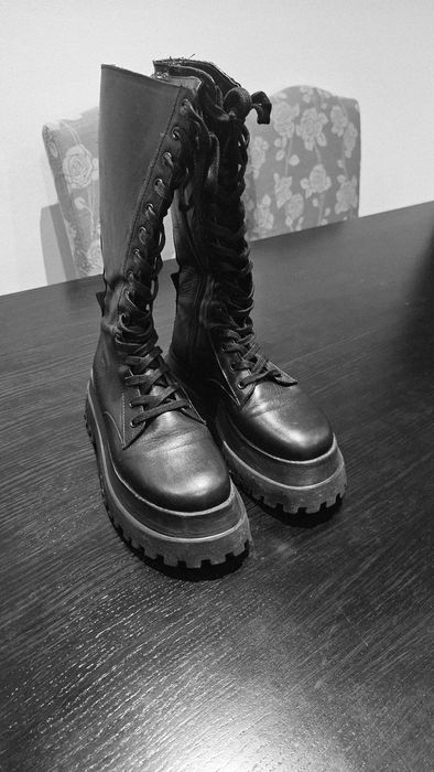 Ghete înalte din piele cu platforma Zara