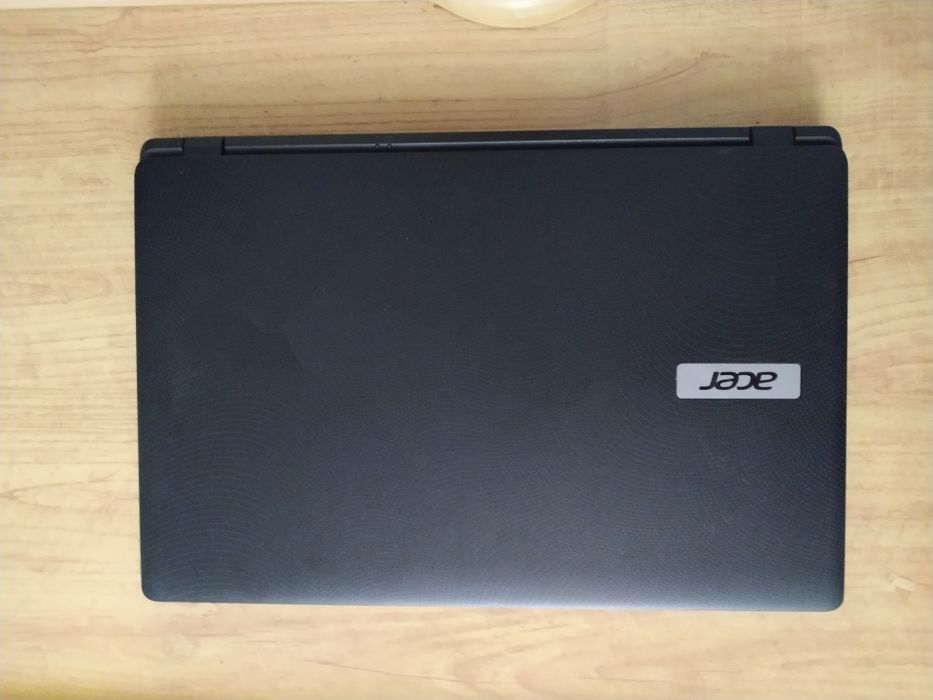 Ноутбук Acer. Windows 10, батарейка держит.