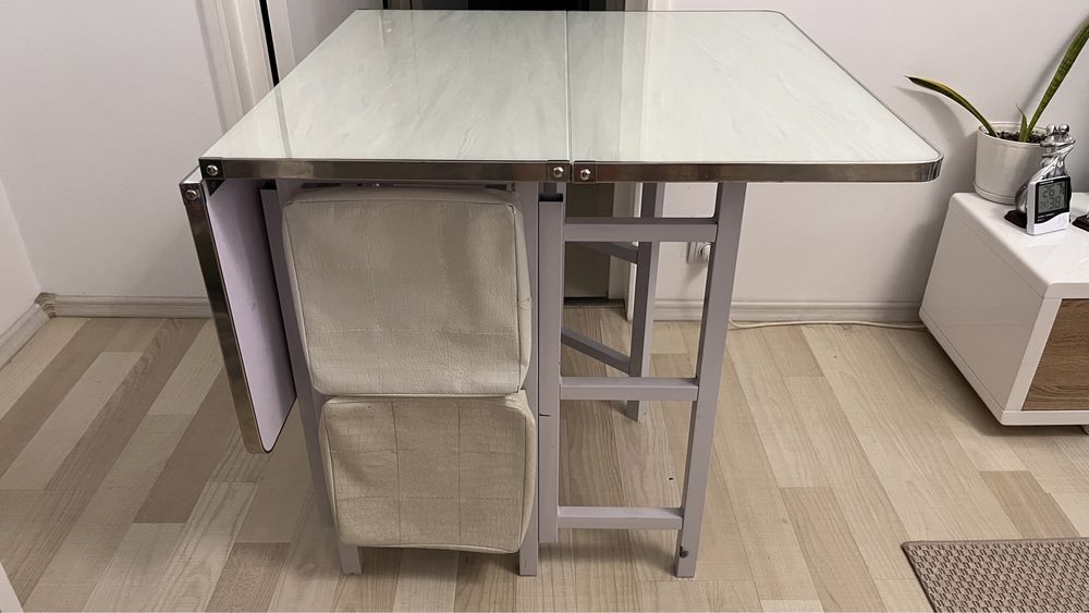 Masa cu scaune si scaune bar