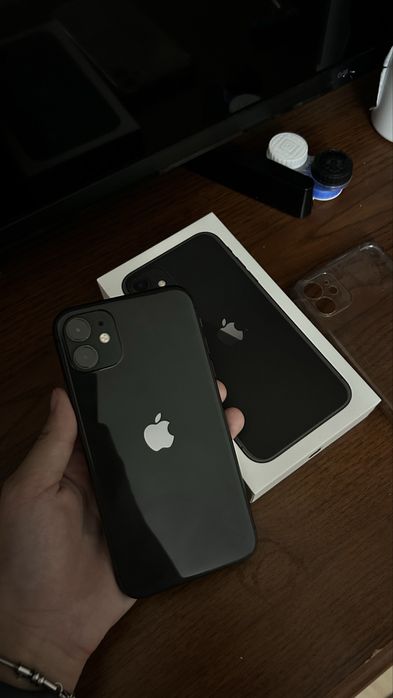 Продам Iphone 11 с гарантией