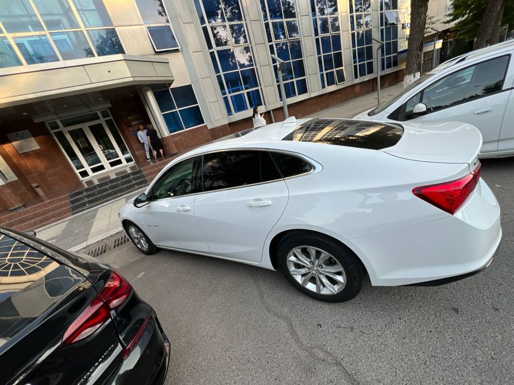 Malibu 2 turbo oq rang 2 ta petno bor qogan joyi toza prapan gazi bor