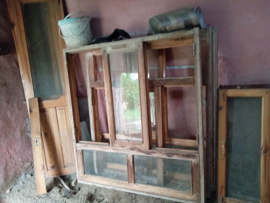 3ta diraza bitta ishik bor hozlati yaxshi