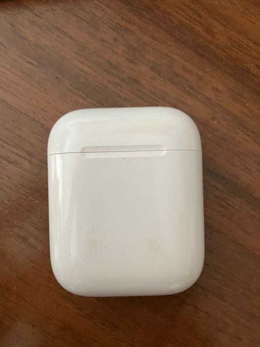 Продам правый наушник Apple Airpods2 и блок заряда A1602 (оригинал)б/у