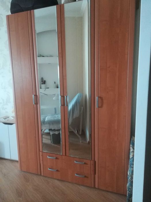 Продам шкаф. Деревянный. И стул  табурет.