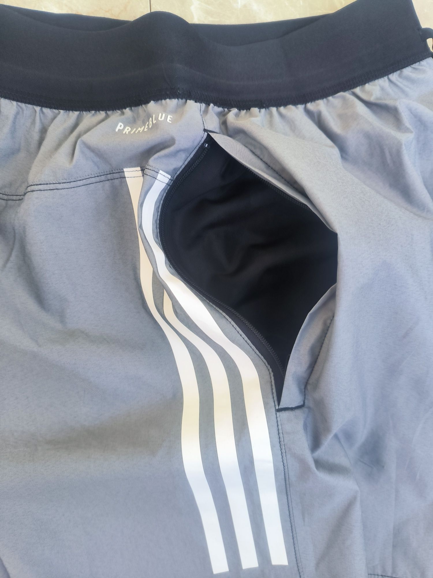 Adidas къси панталони S размер