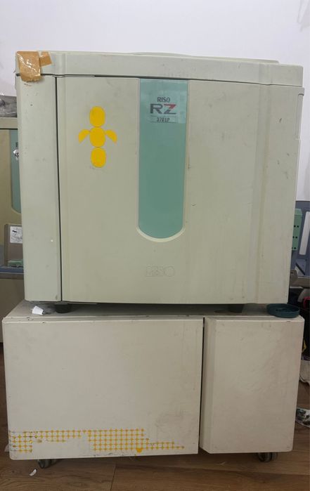 Ризограф Riso rz 370 с металлической подставкой