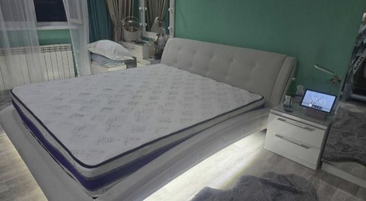 Кровать двухспальная 200*180 в отличном состоянии