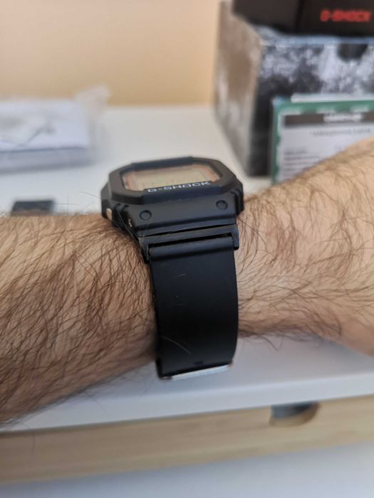 Casio G-Shock GW-M5610u (в гаранция, адаптери, 2 каишки, протектор)