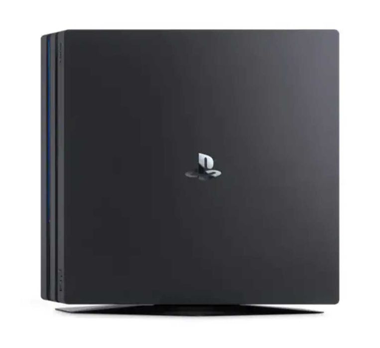 Ps 4 pro 1TB cu gta 5 cu o maneta