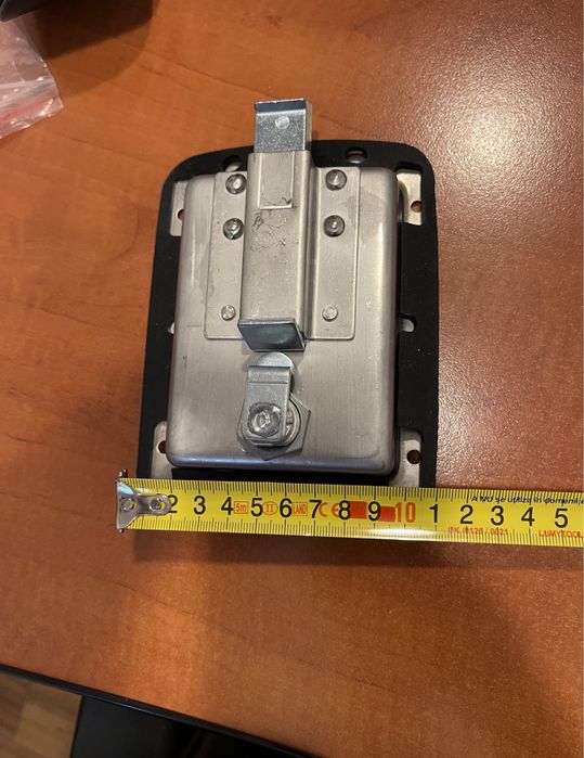 Încuietoare cu butuc și cheie