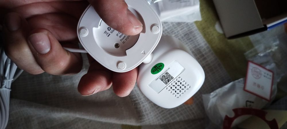 Камери  AOQEE 2k WiFi  за видеонаблюдение за външна/вътрешна употреба