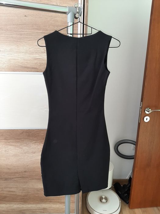 Къса черна рокля