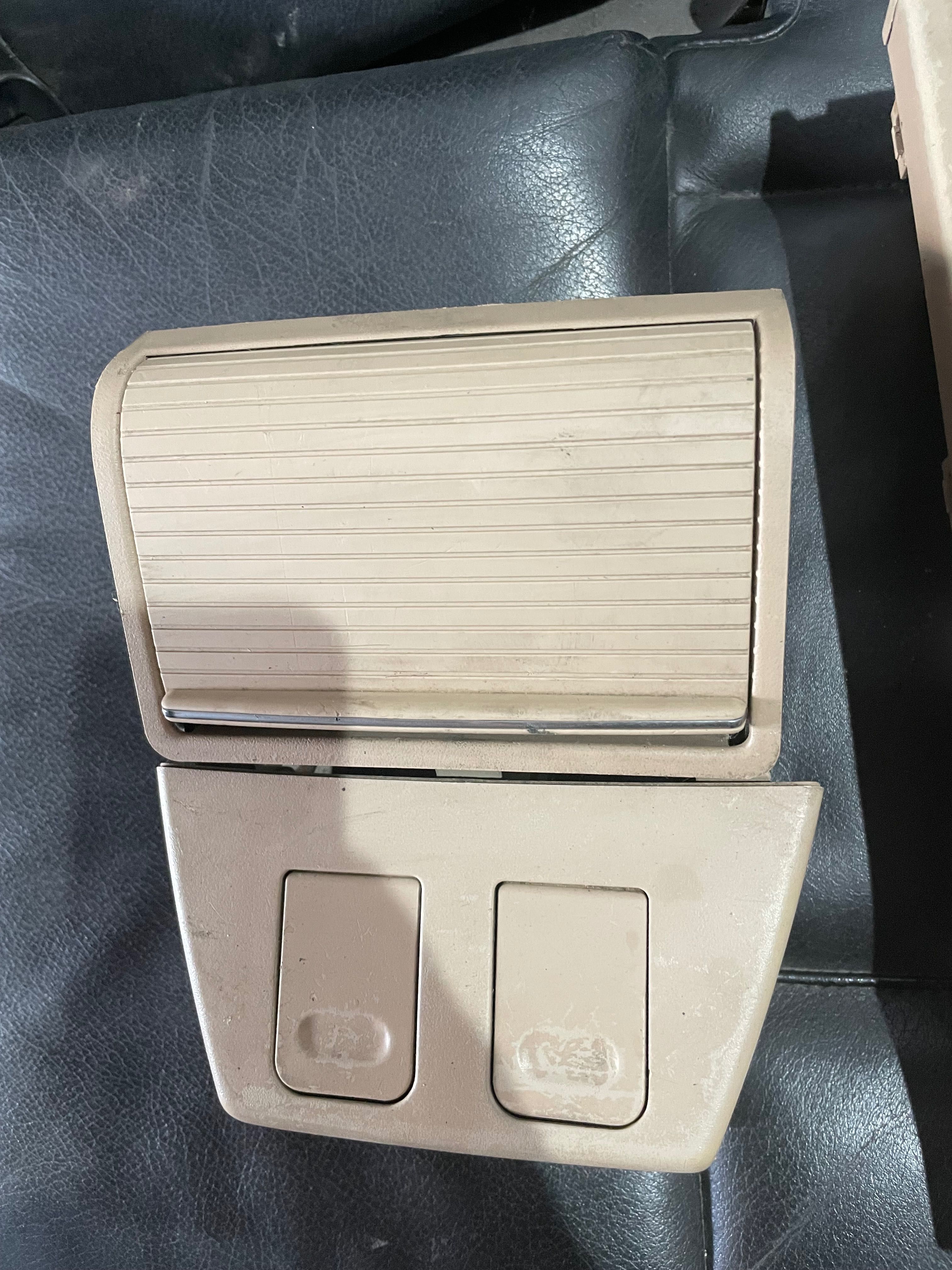 Щори пепелник и задни запалки BMW e46