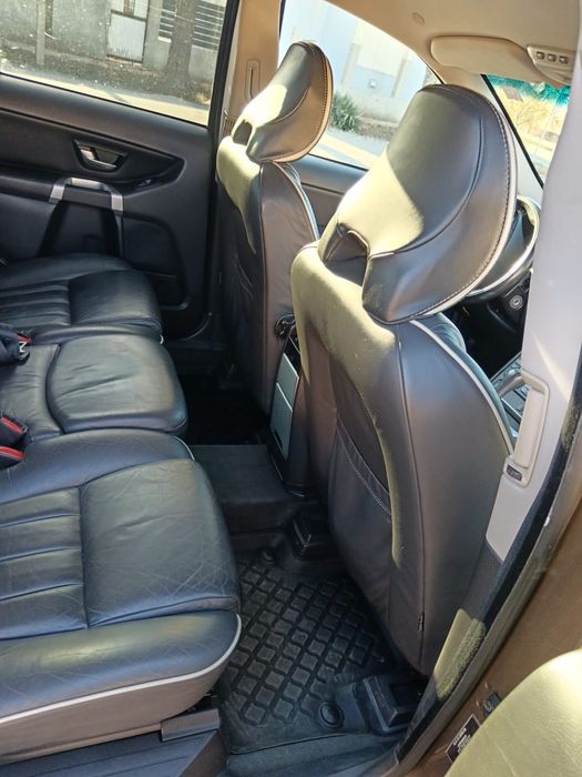 Vând Volvo XC90 4/4 D5AWD