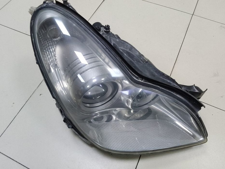 Десен фар Mercedes W219