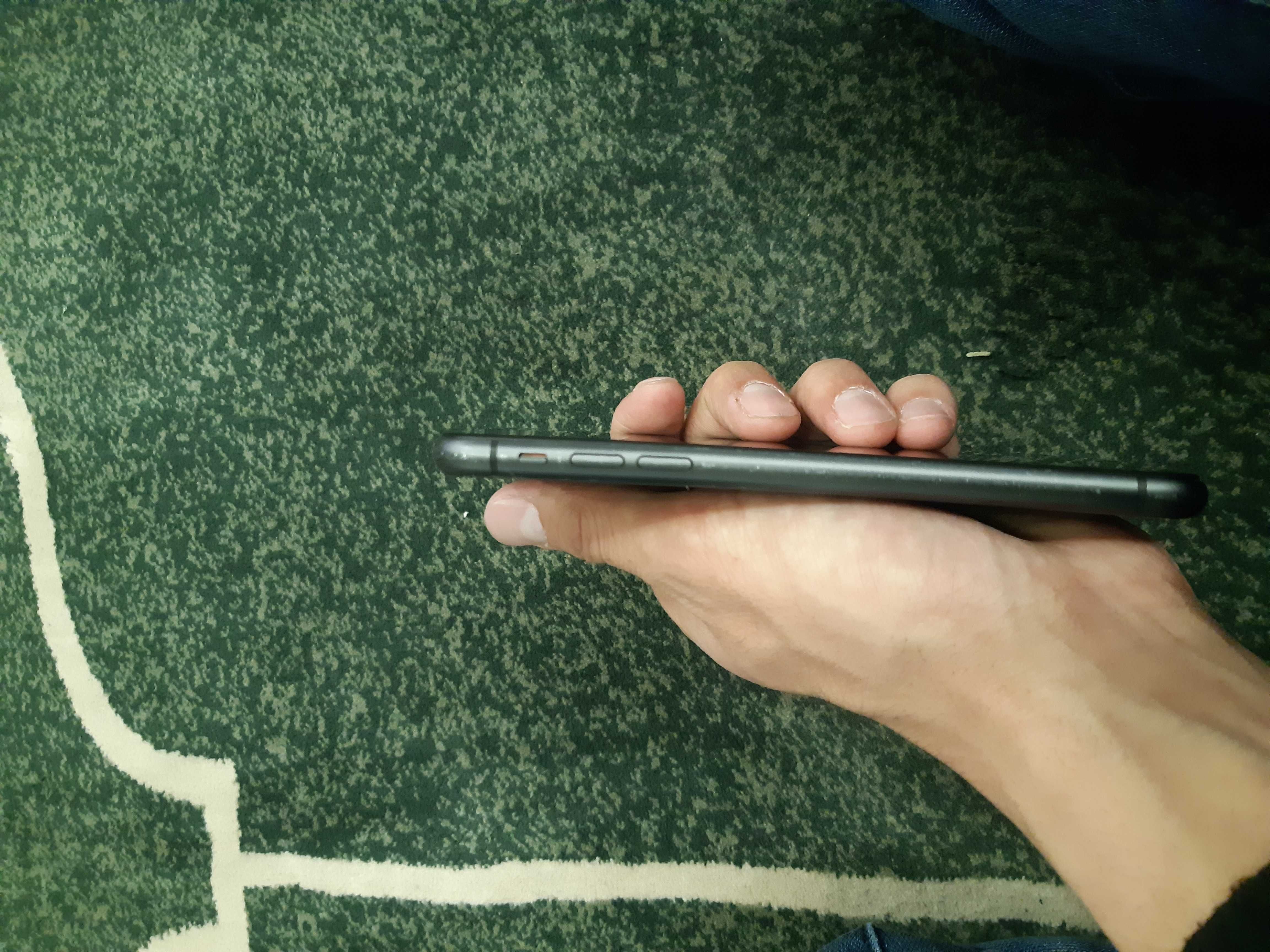 Iphone 11.  Apple