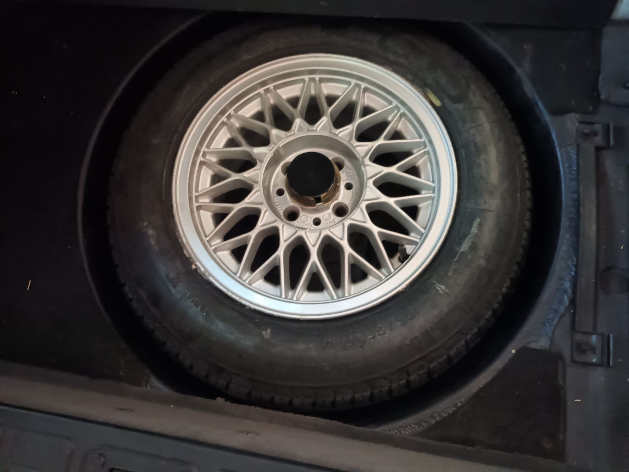 Roata rezerva bmw e30 ursulet