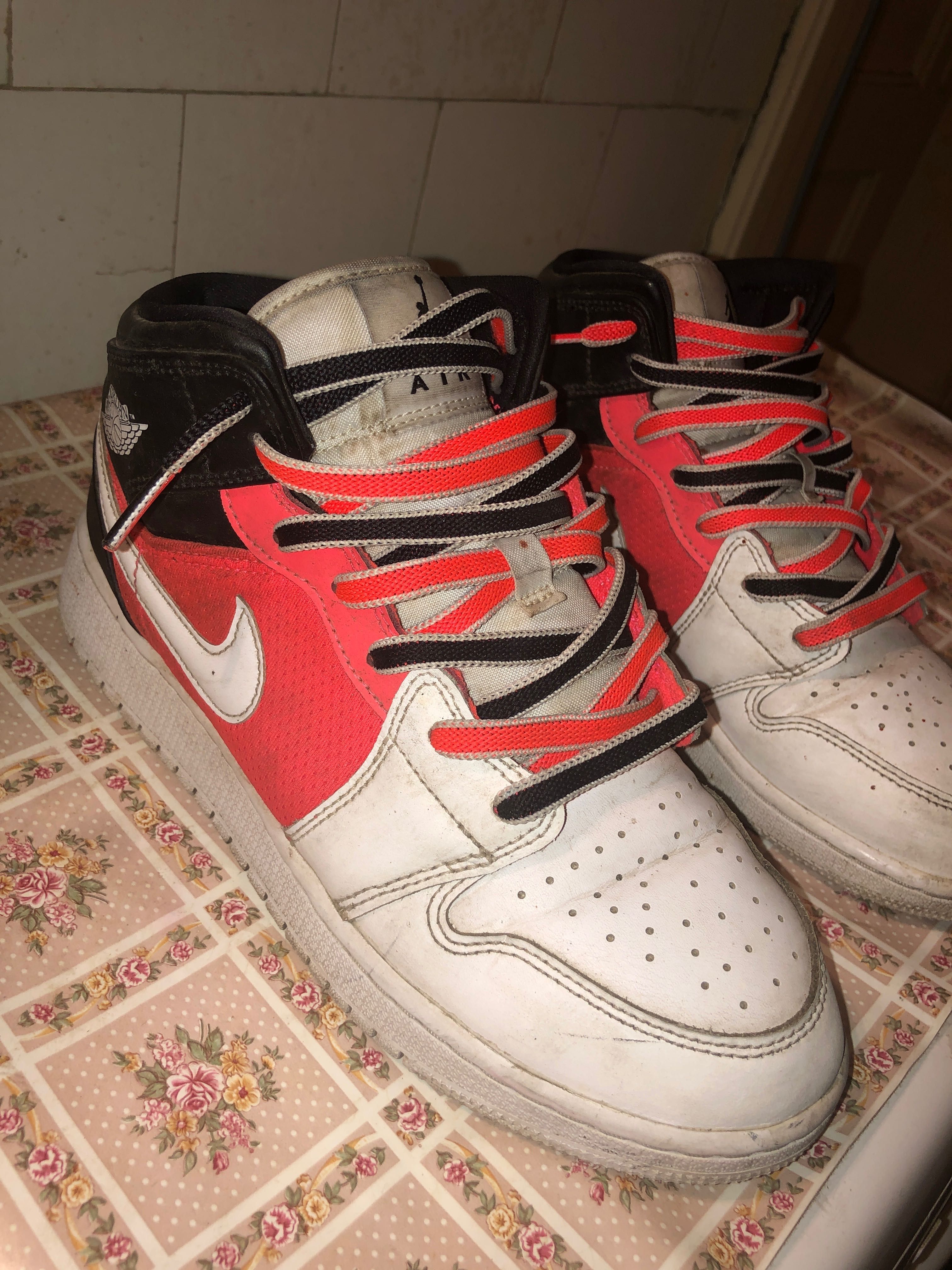 Jordan 1 mid aproape noi