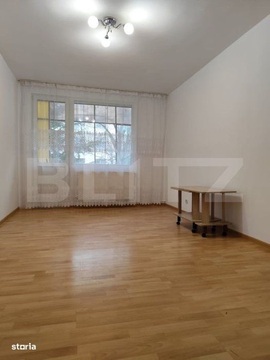 Apartament de vanzare, cu 2 camere, 40 mp utili, zona Carpati 1