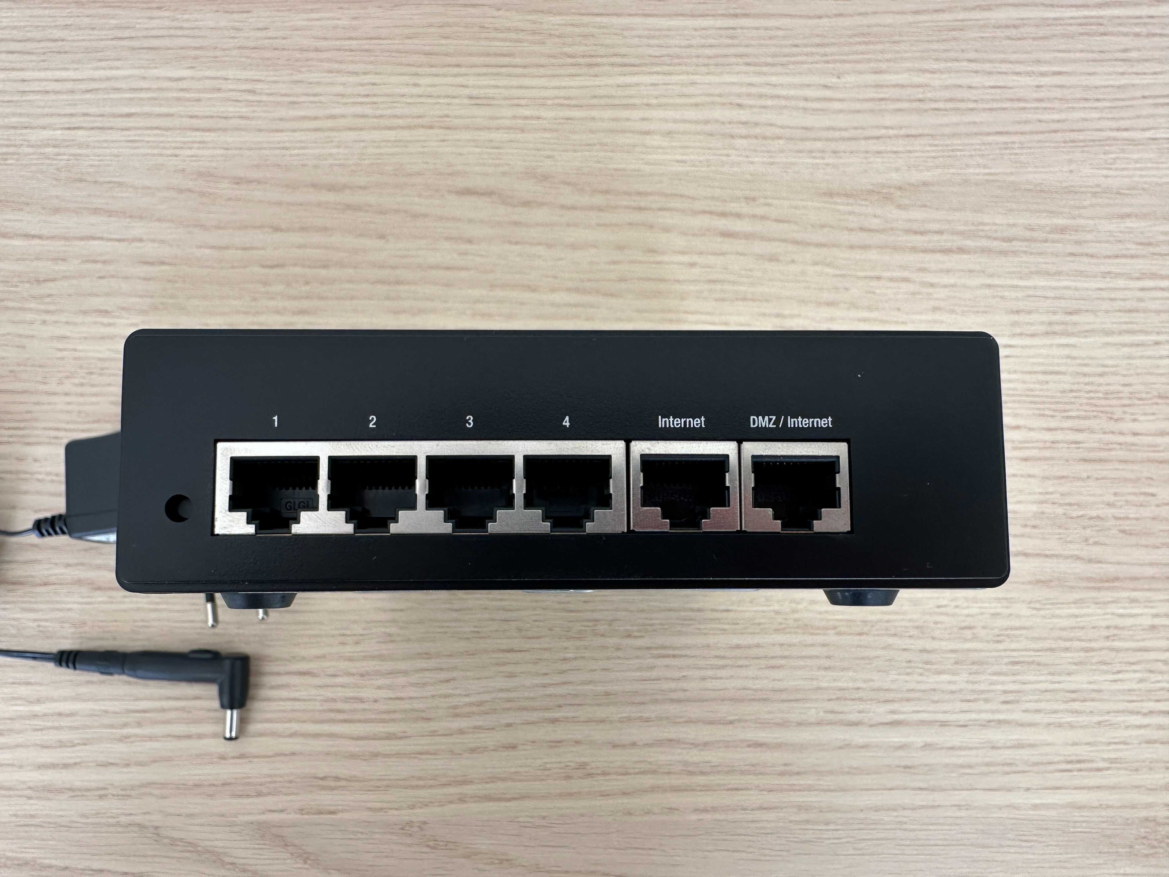 Рутер Cisco RV042G