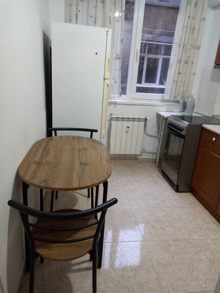 Дава се под наем Тристаен апартамент в Банкя - 98 кв.м за 765 € - Снимка #4