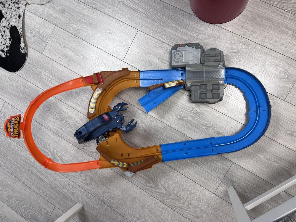 Писта Hot Wheels Monster Trucks Scorpion Sting Raceway