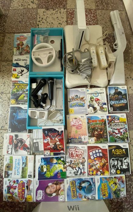 Joc Nintendo Wii cu toate accesoriile si 21 jocuri
