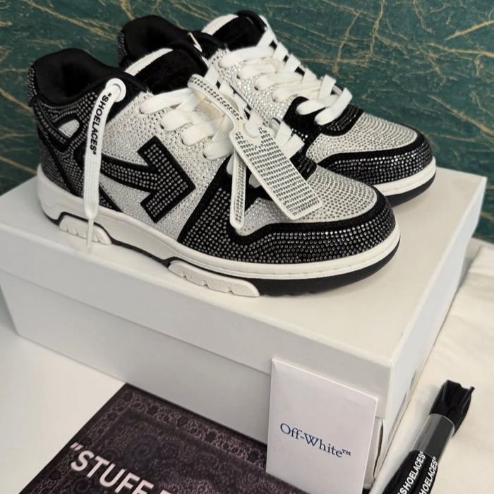 Adidasi off white out off office