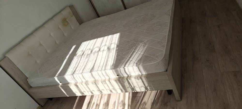 Спальный кровать