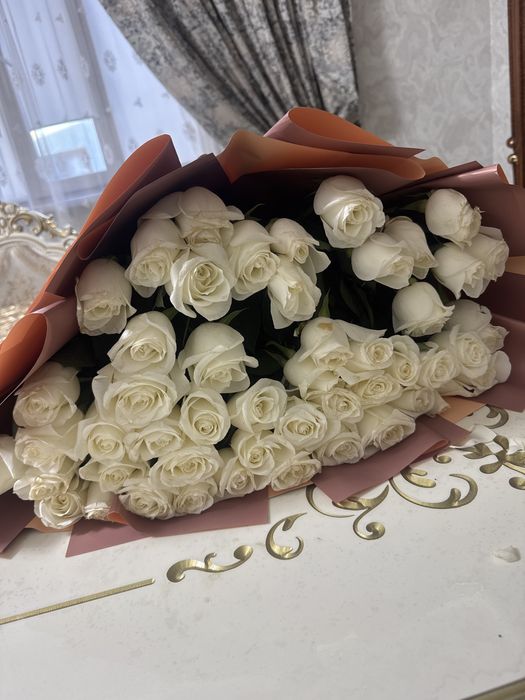 Цветы белые розы 70 см длина