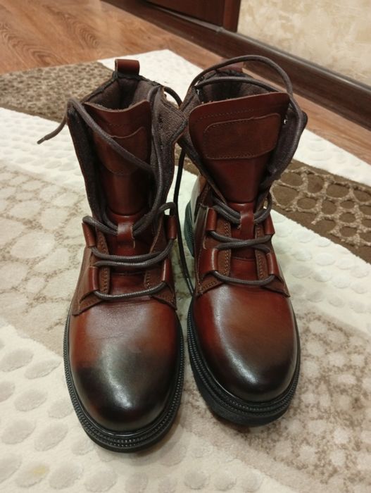 Продам мужские кожаные ботинки.