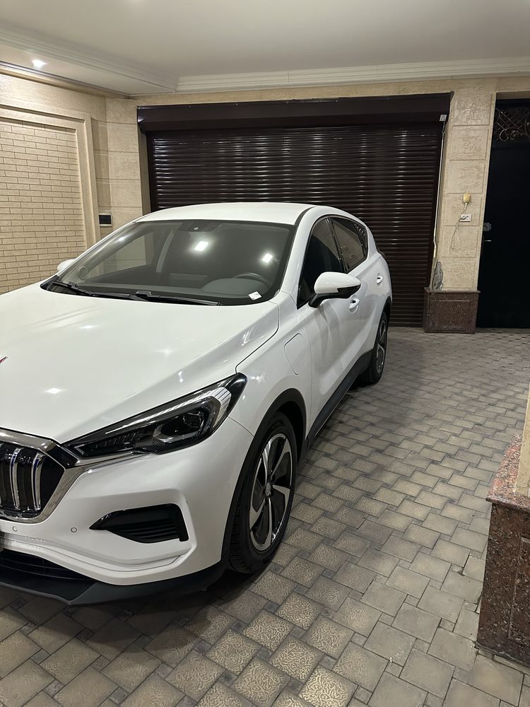 Hongqi e-qm 3 sotilad