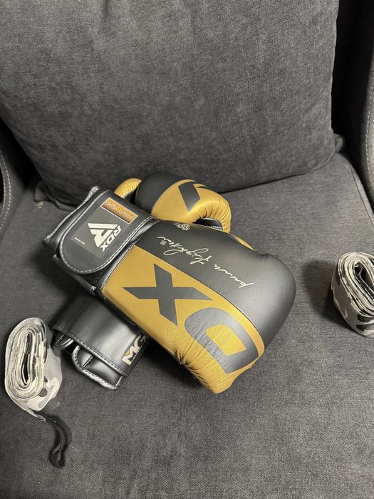 Боксови ръкавици RDX 14oz и бинтове 4.5м