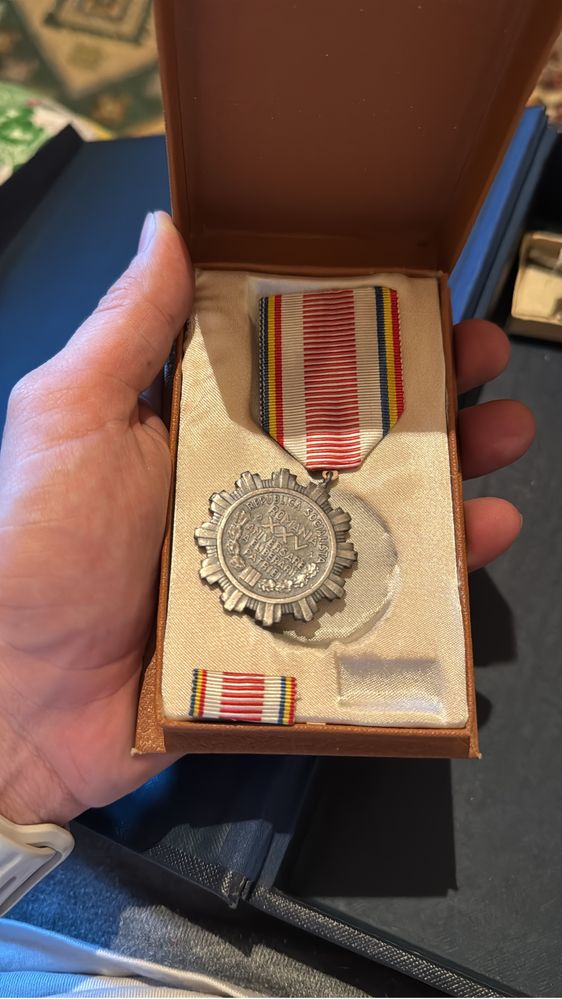 Medalii de merit comuniste