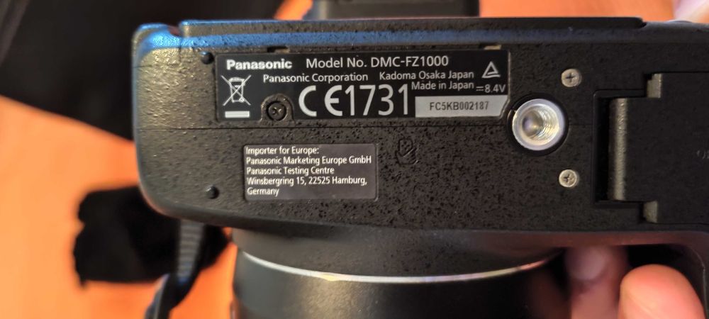 Panasonic FZ1000+стерео микрофон и светкавица,две чанти,филтър,карта..