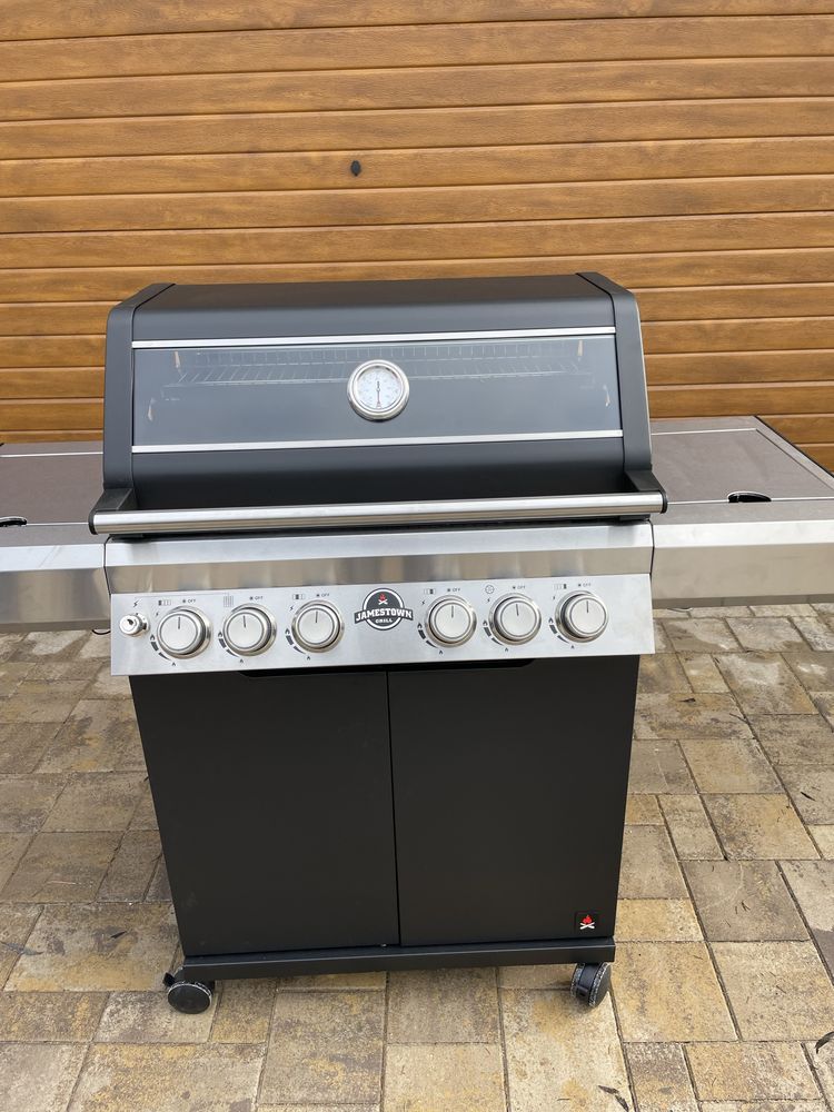 Grill pentru gratare pe gaz