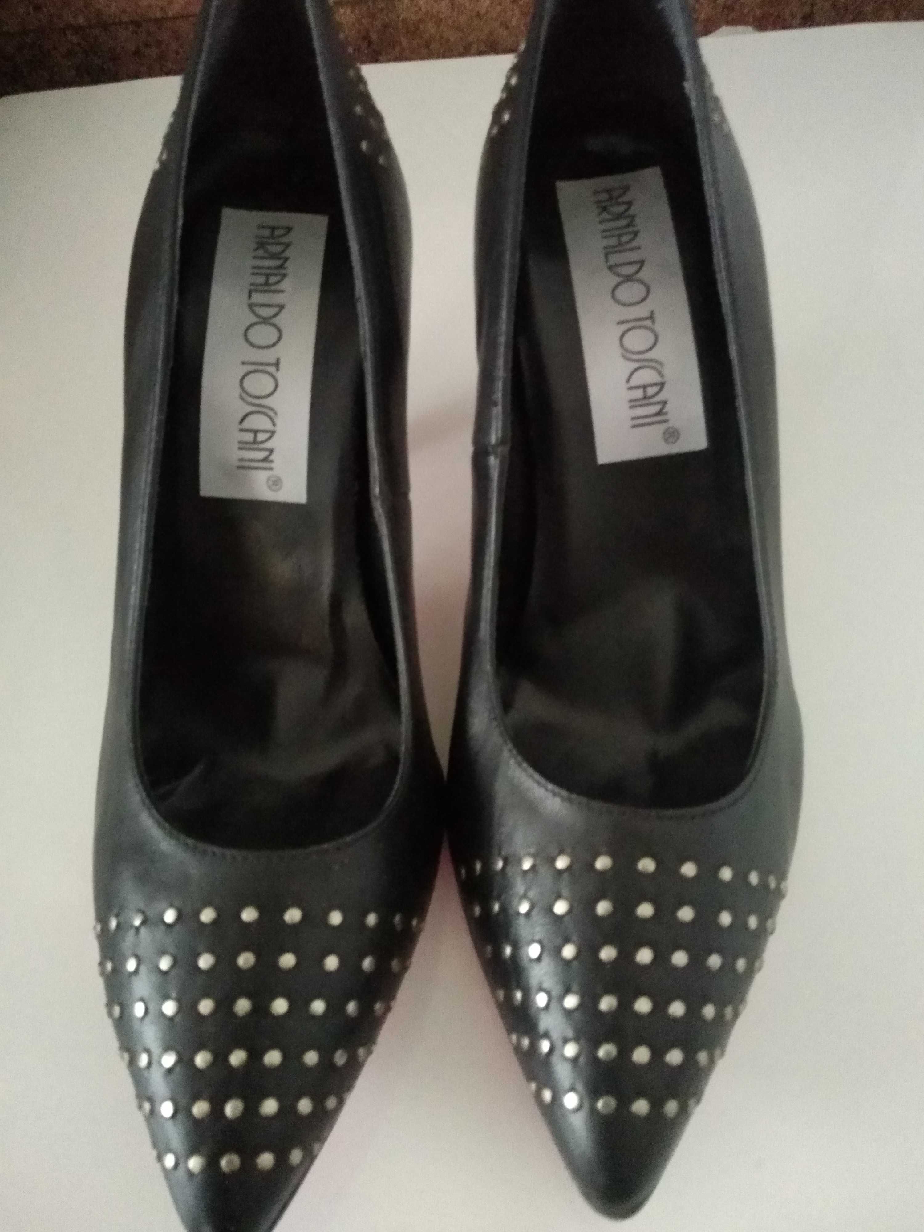 Обувки-италиански елегантни на Arnaldo toskani -нови ,номер 37