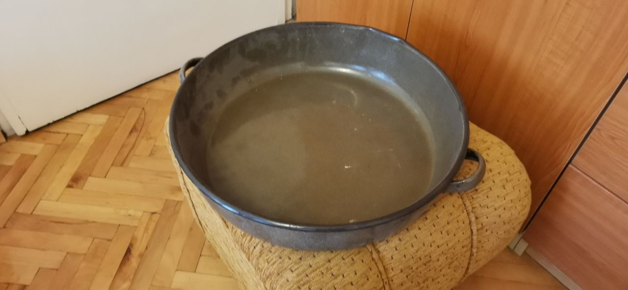 Продавам, големи тави и тенджера на Хром Силистра.