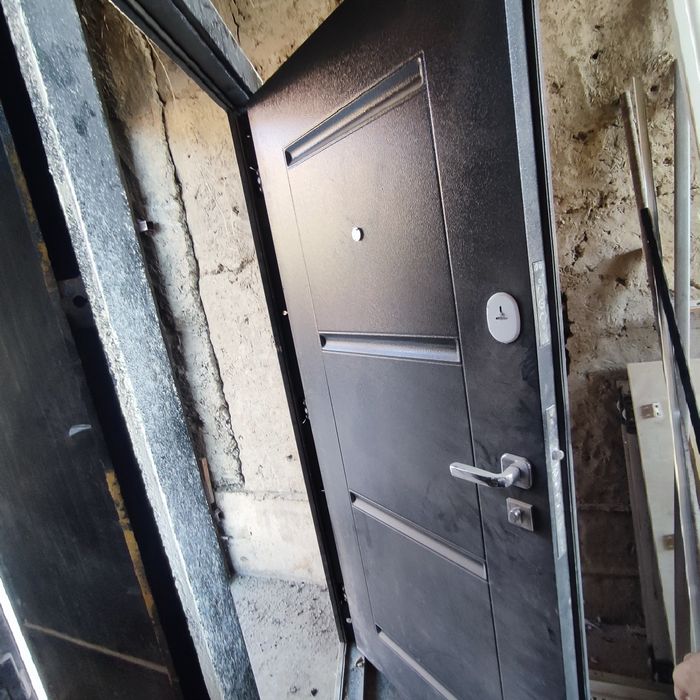 эшик янги . входной дверь