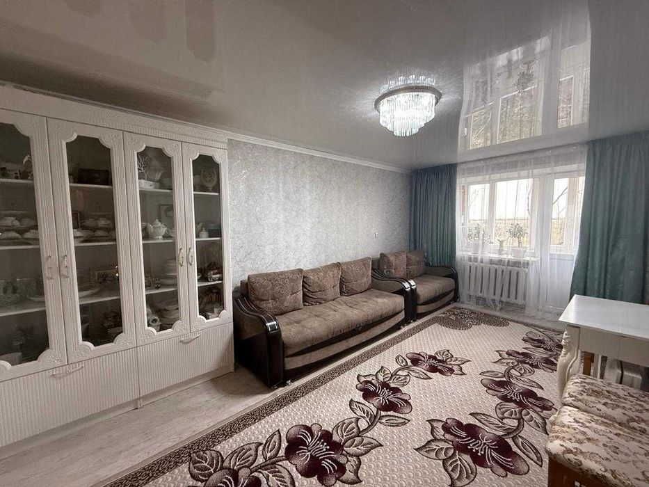 Продам 3-комнатную квартиру  в 15 мкр. с мебелью и техникой: