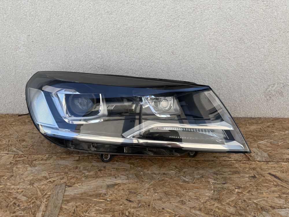 Far dreapta VW Touareg 7P Facelift Xenon Original Europa